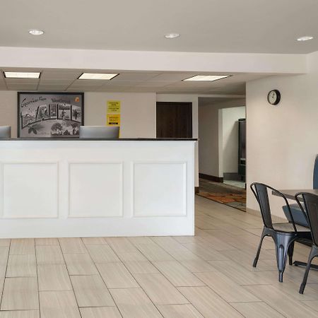 Super 8 By Wyndham Portland/Westbrook Area Exterior foto