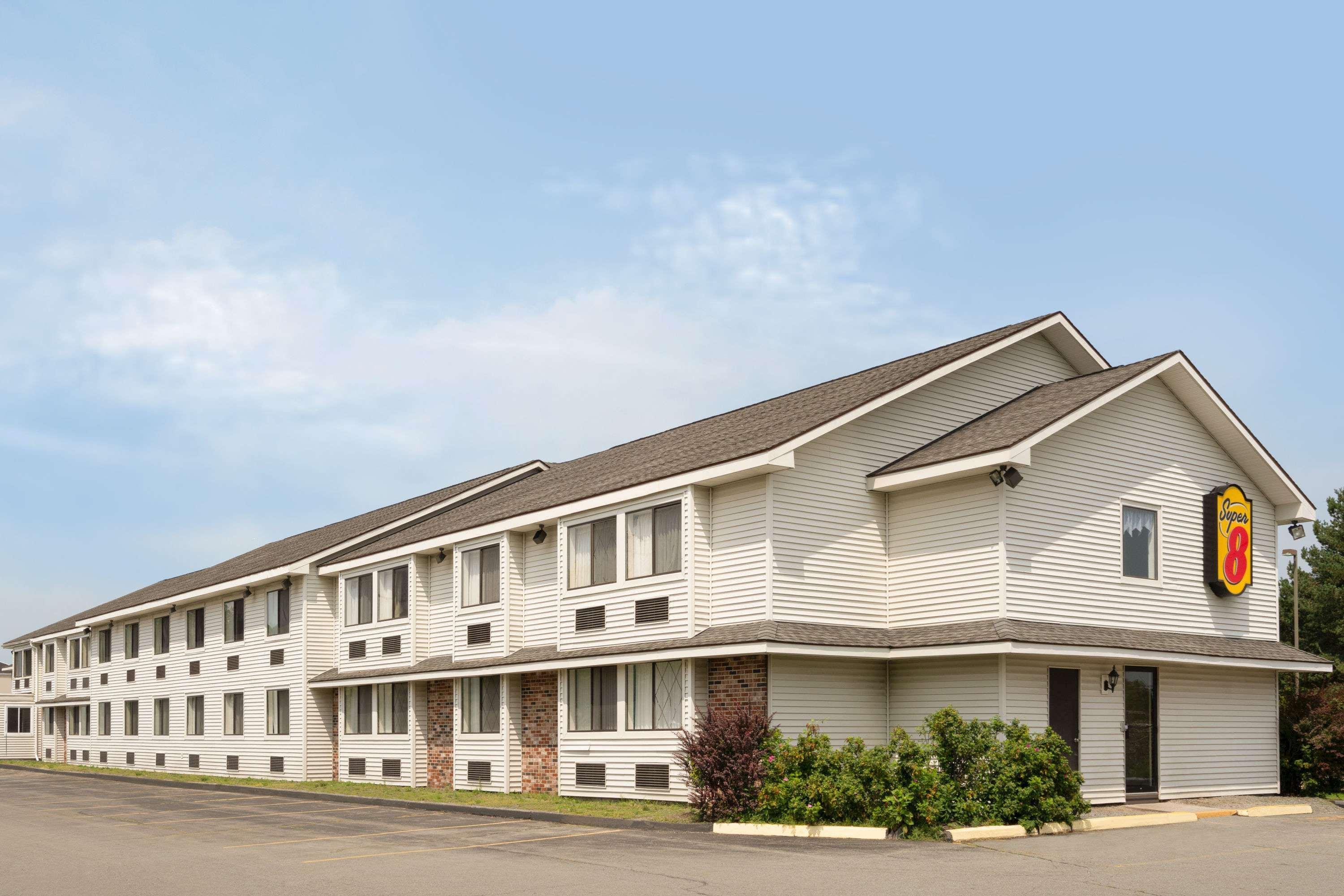 Super 8 By Wyndham Portland/Westbrook Area Exterior foto
