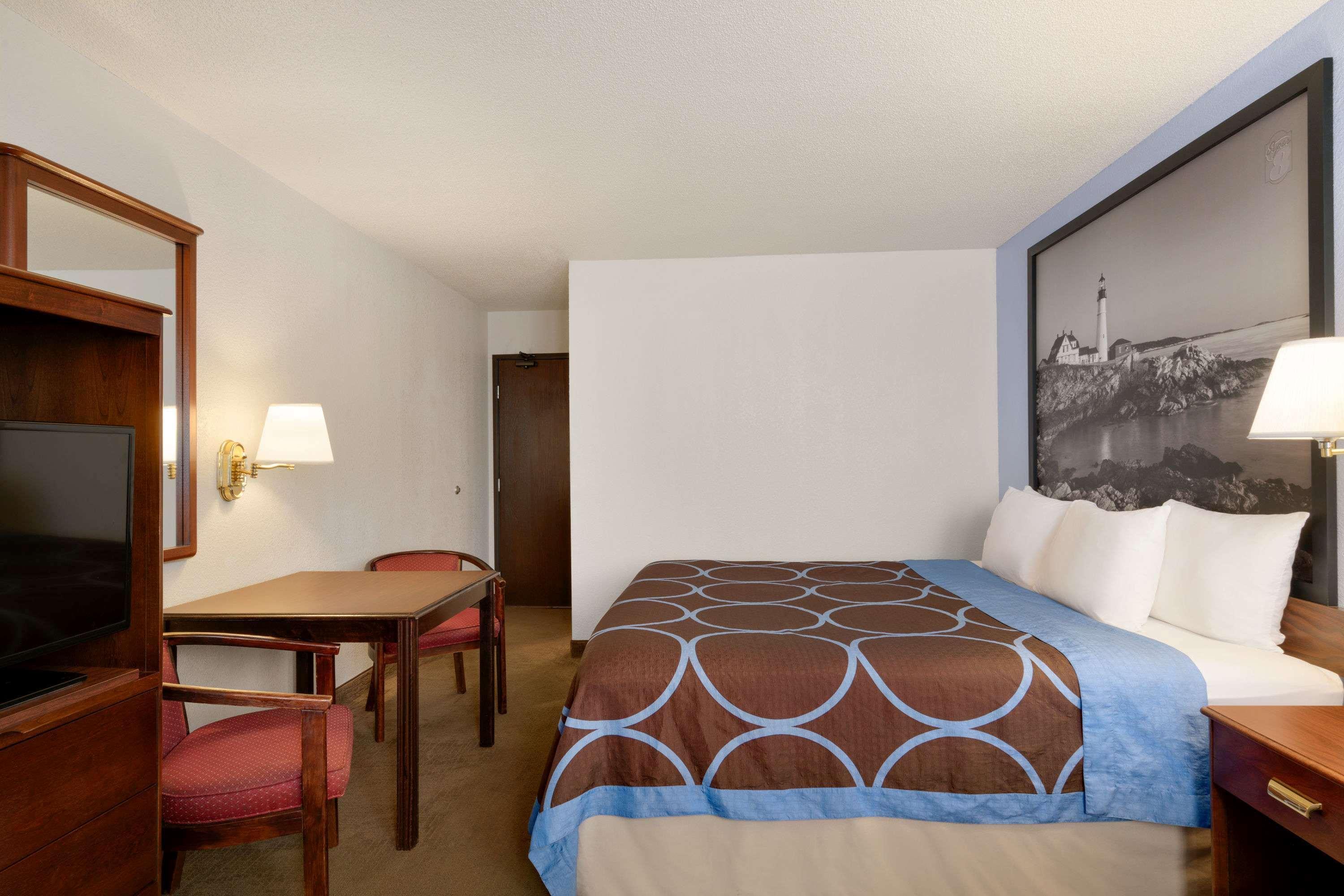 Super 8 By Wyndham Portland/Westbrook Area Exterior foto