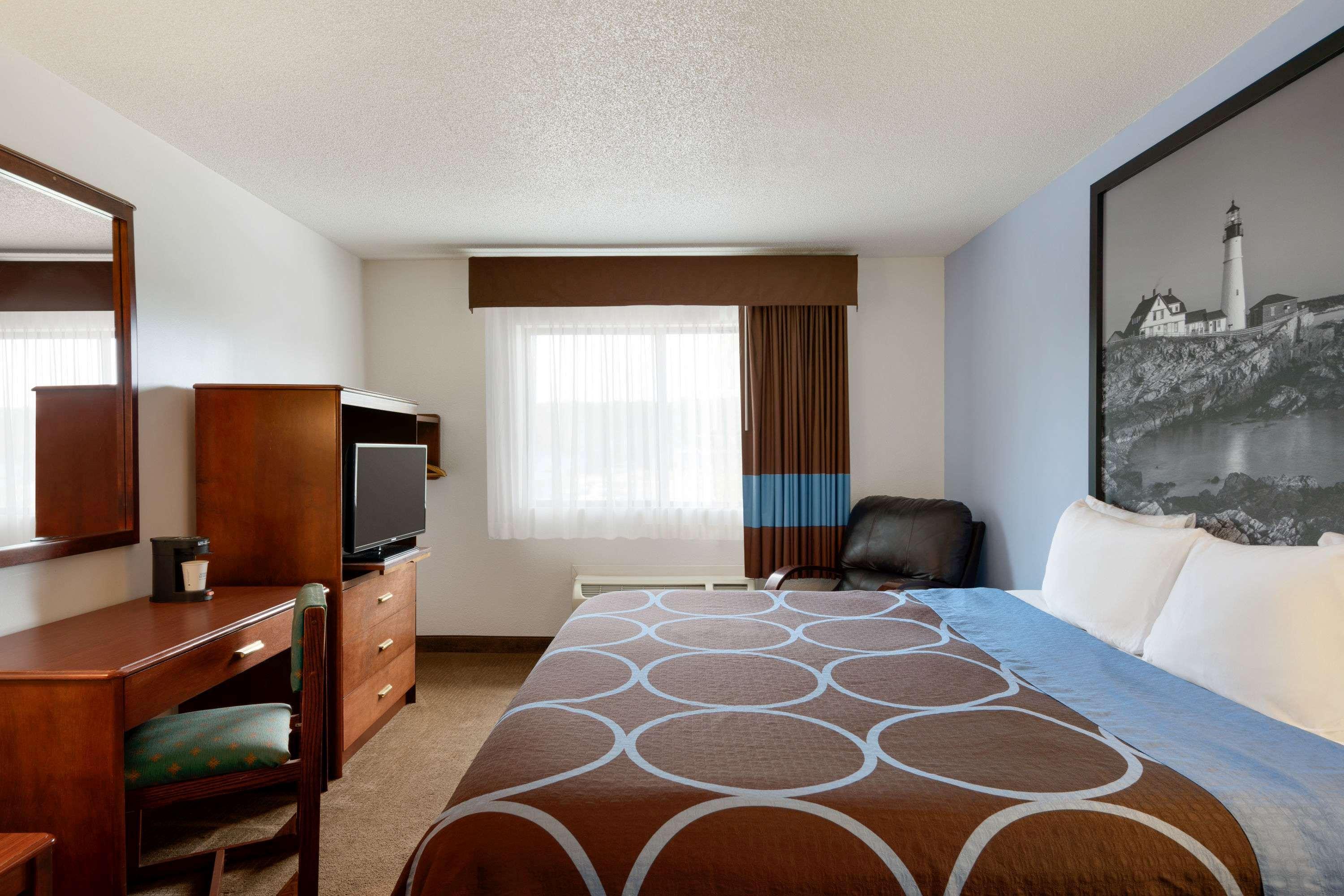 Super 8 By Wyndham Portland/Westbrook Area Exterior foto