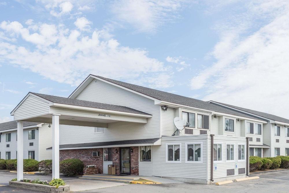 Super 8 By Wyndham Portland/Westbrook Area Exterior foto