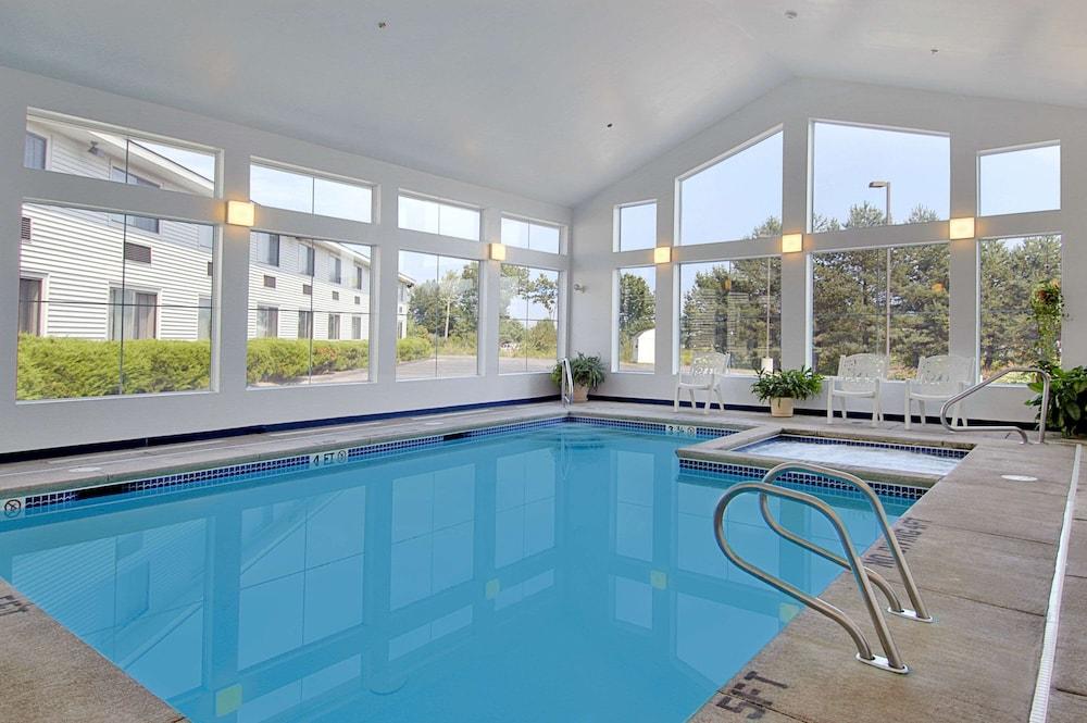 Super 8 By Wyndham Portland/Westbrook Area Exterior foto